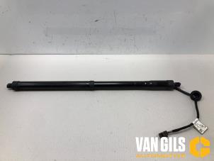 Gebruikte Sluithulpmotor achterklep Volvo XC40 (XZ) Recharge 70 kWh Prijs € 199,99 Margeregeling aangeboden door Van Gils Automotive