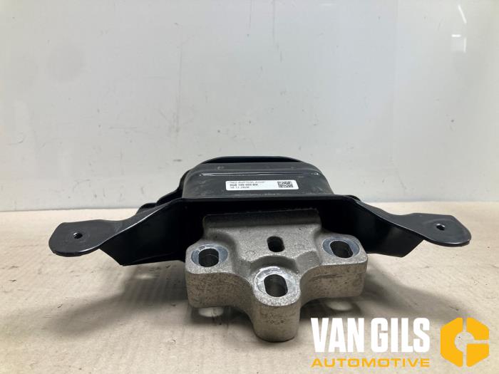 Gebruikte Versnellingsbak Steun Volkswagen Golf VIII (CD1) 2.0 GTI 16V Prijs € 49,95 Margeregeling aangeboden door Van Gils Automotive