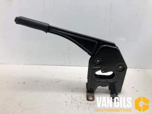 Gebruikte Handremhendel Renault Master III (MA/MB/MC/MD/MH/MF/MG/MH) 2.3 dCi 16V Prijs op aanvraag aangeboden door Van Gils Automotive