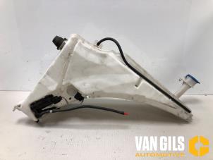 Gebruikte Ruitensproeiertank voor Landrover Range Rover Sport (LW) 3.0 TDV6 Prijs € 50,00 Margeregeling aangeboden door Van Gils Automotive