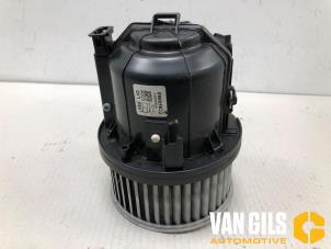 Gebruikte Aanjager Landrover Discovery Sport (LC) 2.0 TD4 180 16V Prijs op aanvraag aangeboden door Van Gils Automotive