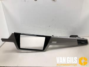 Gebruikte Dashboard sierlijst Volkswagen Touran (5T1) 1.4 TSI Prijs op aanvraag aangeboden door Van Gils Automotive