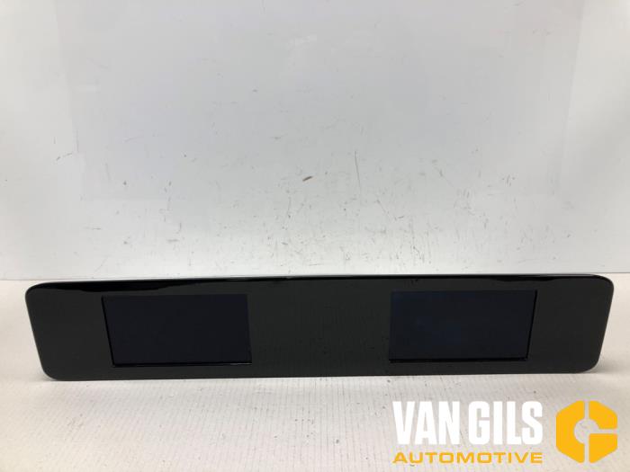 Gebruikte Display Interieur Mercedes B (W247) 2.0 B-200d Prijs € 599,95 Margeregeling aangeboden door Van Gils Automotive