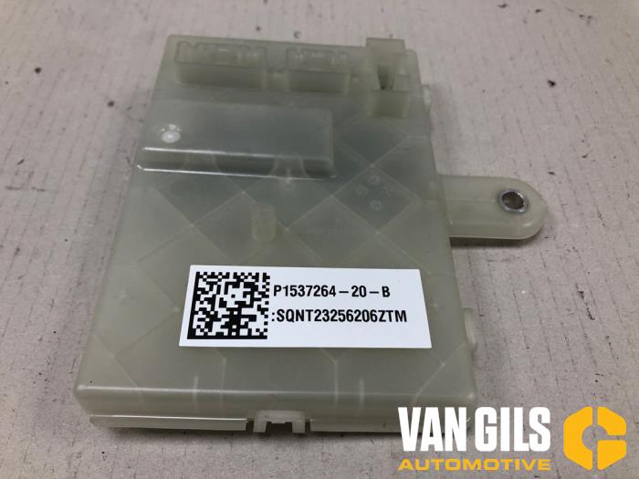 Gebruikte USB module Tesla Model Y (5YJY) RWD Prijs € 225,00 Margeregeling aangeboden door Van Gils Automotive