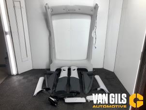 Gebruikte Hemelbekleding Tesla Model Y (5YJY) RWD Prijs € 349,95 Margeregeling aangeboden door Van Gils Automotive