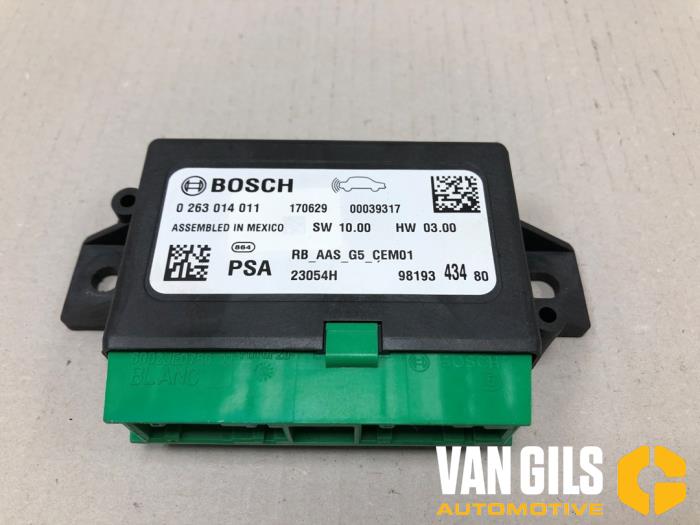 Parkeerhulp computer van een Peugeot 2008 (CU) 1.2 12V e-THP PureTech 110 2018