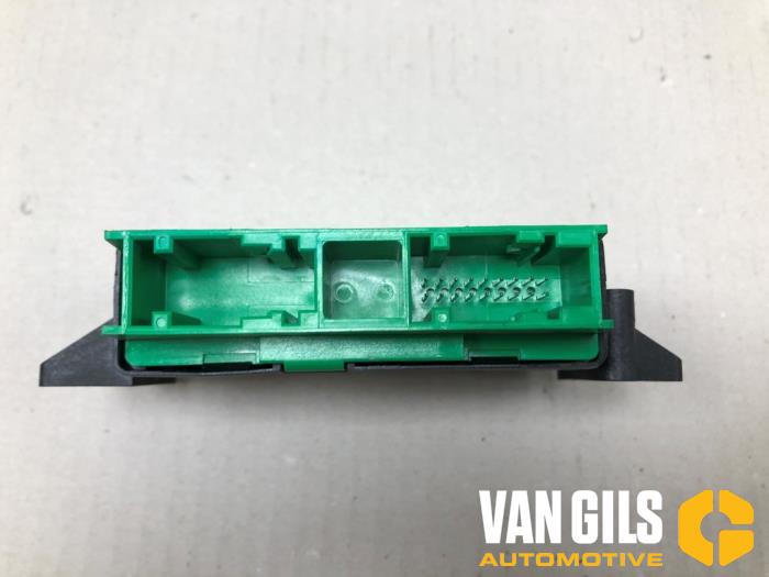 Parkeerhulp computer van een Peugeot 2008 (CU) 1.2 12V e-THP PureTech 110 2018