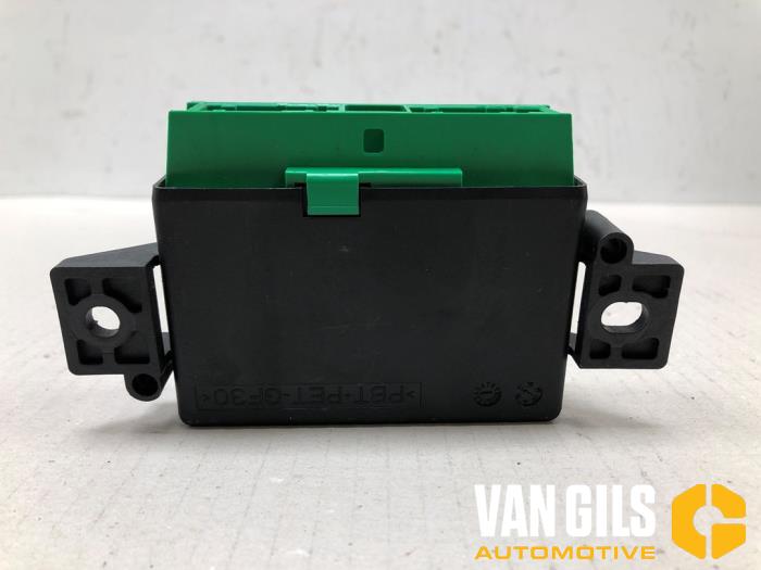 Parkeerhulp computer van een Peugeot 2008 (CU) 1.2 12V e-THP PureTech 110 2018