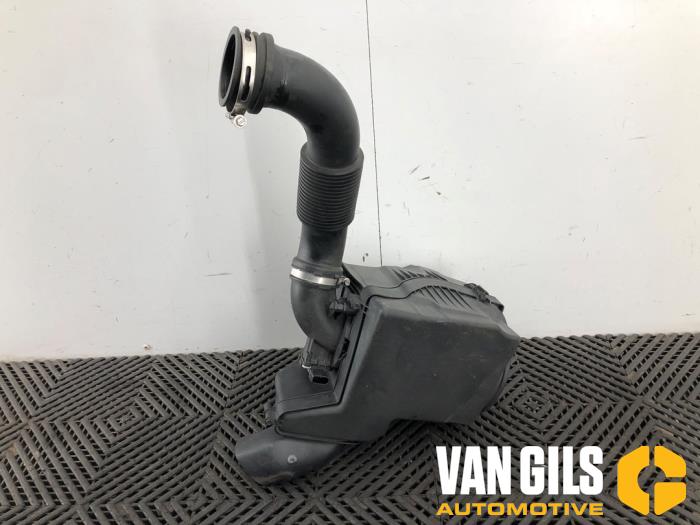 Gebruikte Luchtfilterhuis Ford Focus 3 Wagon 1.0 Ti-VCT EcoBoost 12V 125 Prijs € 30,00 Margeregeling aangeboden door Van Gils Automotive