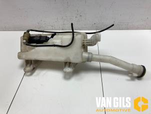 Gebruikte Ruitensproeierpomp voor Opel Meriva 1.4 Turbo 16V ecoFLEX Prijs op aanvraag aangeboden door Van Gils Automotive