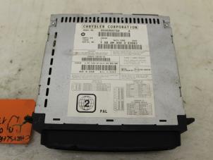 Gebruikte DVD Speler Chrysler Voyager/Grand Voyager (RG/RS) 2.4 16V Prijs € 50,00 Margeregeling aangeboden door Van Gils Automotive