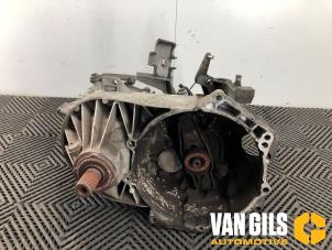 Gebruikte Versnellingsbak Volkswagen Transporter T5 1.9 TDi Prijs op aanvraag aangeboden door Van Gils Automotive