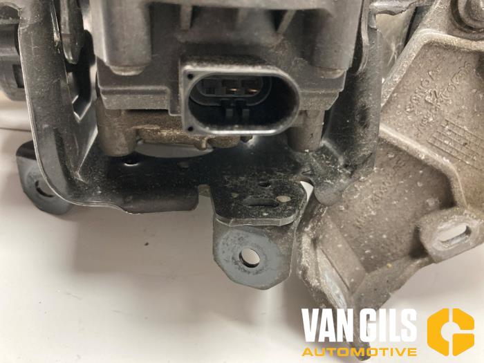 Compressor van een Land Rover Range Rover Sport (L1) 3.0 P440e 2023