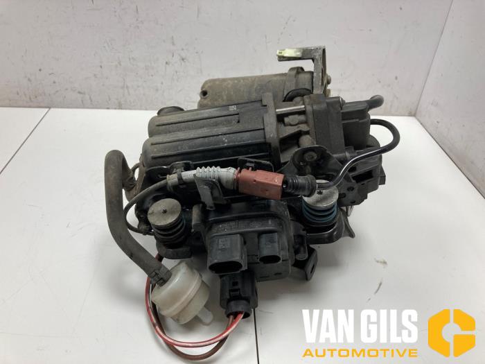 Compressor van een Land Rover Range Rover Sport (L1) 3.0 P440e 2023