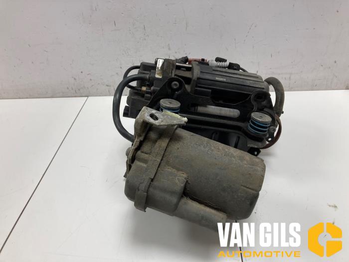 Compressor van een Land Rover Range Rover Sport (L1) 3.0 P440e 2023