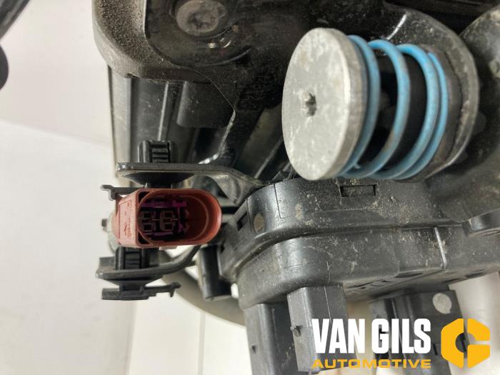 Compressor van een Land Rover Range Rover Sport (L1) 3.0 P440e 2023