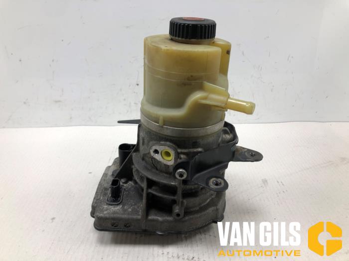 Gebruikte Pomp Servo Opel Vivaro 1.6 CDTi BiTurbo 145 Prijs op aanvraag aangeboden door Van Gils Automotive