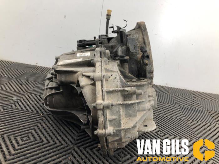 Versnellingsbak van een Opel Vivaro 1.6 CDTi BiTurbo 145 2018