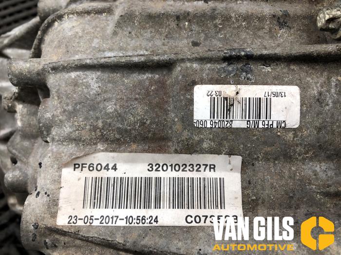 Versnellingsbak van een Opel Vivaro 1.6 CDTi BiTurbo 145 2018