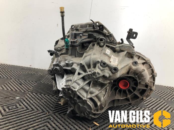 Versnellingsbak van een Opel Vivaro 1.6 CDTi BiTurbo 145 2018