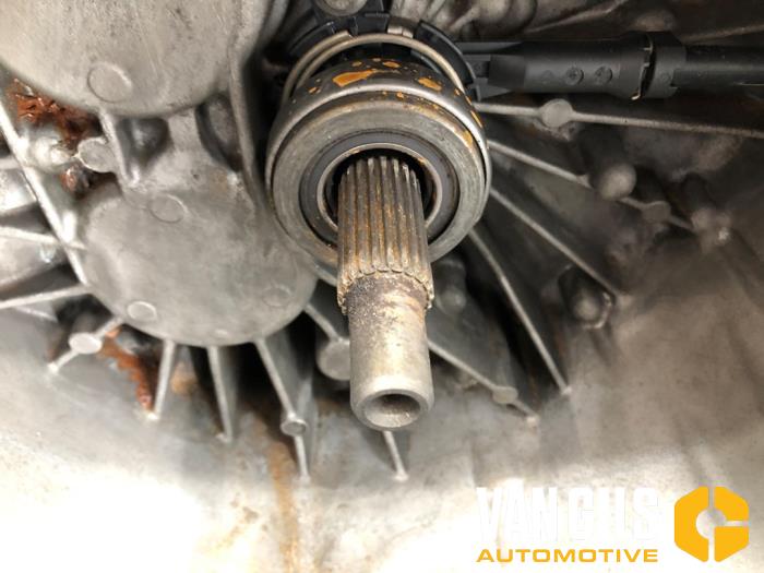 Versnellingsbak van een Opel Vivaro 1.6 CDTi BiTurbo 145 2018