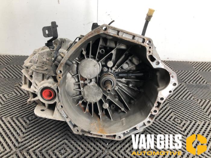 Versnellingsbak van een Opel Vivaro 1.6 CDTi BiTurbo 145 2018