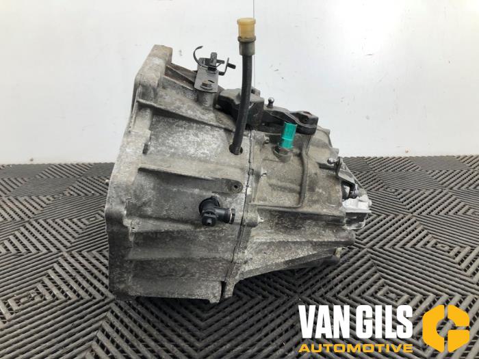 Versnellingsbak van een Opel Vivaro 1.6 CDTi BiTurbo 145 2018
