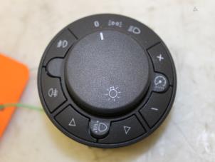 Gebruikte Licht Schakelaar Opel Corsa D 1.4 16V Twinport Prijs € 30,00 Margeregeling aangeboden door Van Gils Automotive