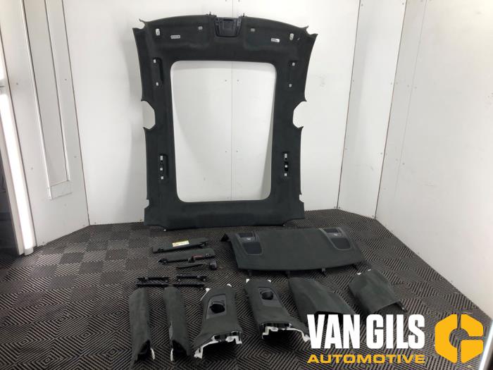 Gebruikte Hemelbekleding Porsche Taycan (Y1A) GTS 105 kWh Prijs € 1.999,99 Margeregeling aangeboden door Van Gils Automotive