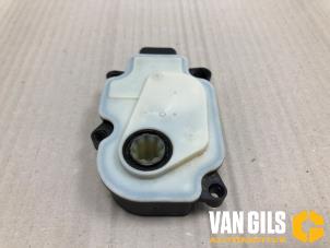 Gebruikte Kachelklep Motor Porsche Taycan (Y1A) GTS 105 kWh Prijs op aanvraag aangeboden door Van Gils Automotive