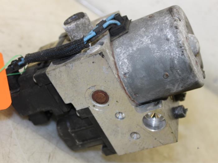 Gebruikte ABS Pomp Opel Zafira (F75) 1.6 16V Prijs € 25,00 Margeregeling aangeboden door Van Gils Automotive