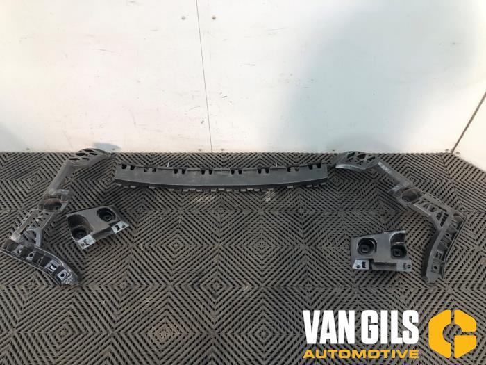 Gebruikte Bumperframe achter Mercedes A (177.0) 1.3 A-180 Turbo 16V Prijs € 75,00 Margeregeling aangeboden door Van Gils Automotive