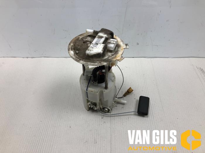 Gebruikte Tank element Pomp Nissan Juke (F15) 1.6 DIG-T 16V 4x4 Prijs € 100,00 Margeregeling aangeboden door Van Gils Automotive