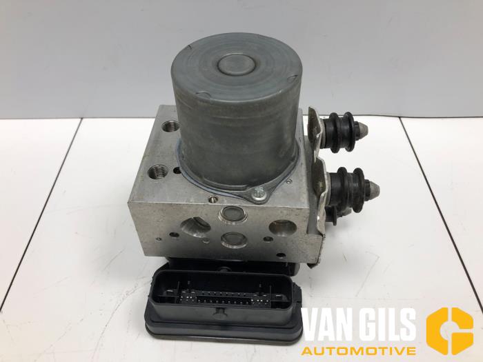 Gebruikte ABS Pomp Porsche Taycan (Y1A) 4S Performance Prijs op aanvraag aangeboden door Van Gils Automotive