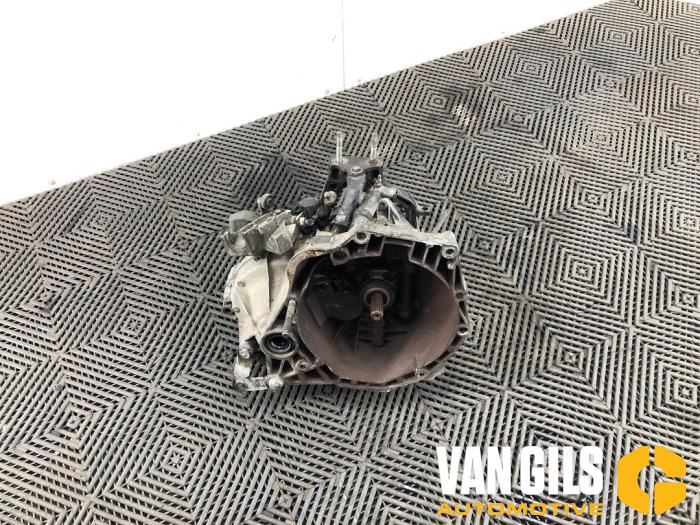 Gebruikte Versnellingsbak Fiat Doblo Cargo (263) 1.3 MJ 16V Euro 4 Prijs op aanvraag aangeboden door Van Gils Automotive