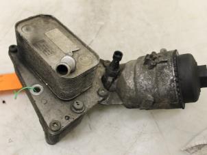 Gebruikte Oliefilterhuis Opel Astra H SW (L35) 1.9 CDTi 100 Prijs € 50,00 Margeregeling aangeboden door Van Gils Automotive