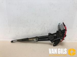 Gebruikte Ruitmechaniek 2Deurs rechts-voor Suzuki Swift (SF310/413) 1.3 Prijs € 50,00 Margeregeling aangeboden door Van Gils Automotive