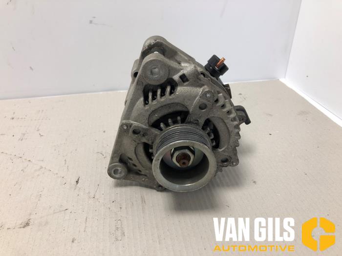 Gebruikte Dynamo Honda CR-V (RE/RM) 2.0 16V Prijs op aanvraag aangeboden door Van Gils Automotive