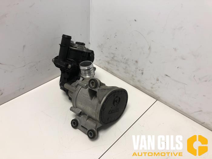 Gebruikte Waterpomp Mercedes GLC (X253) 2.0 200 16V EQ Boost Prijs € 150,00 Margeregeling aangeboden door Van Gils Automotive