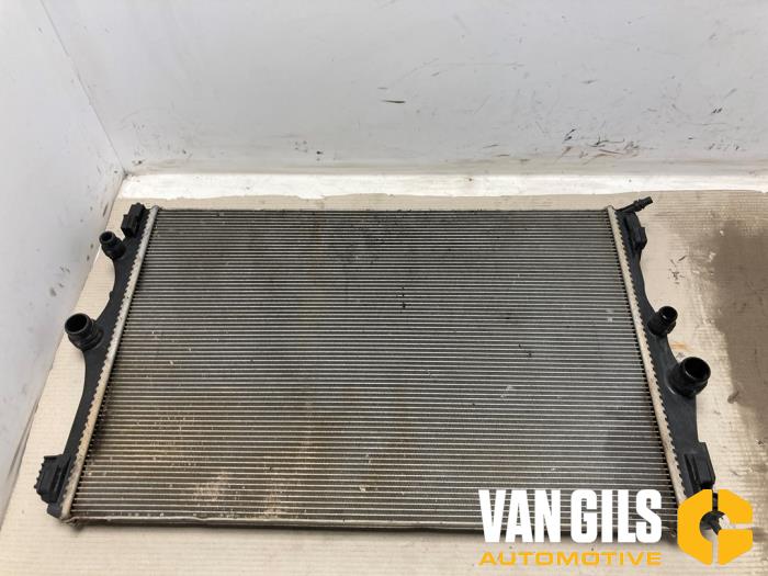 Gebruikte Radiateur Mercedes A (177.0) 2.0 A-200d 4Matic Prijs € 155,00 Margeregeling aangeboden door Van Gils Automotive