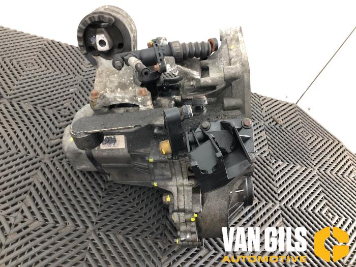 Gebruikte Versnellingsbak BMW Mini (R50/53) 1.6 16V One Prijs € 500,00 Margeregeling aangeboden door Van Gils Automotive