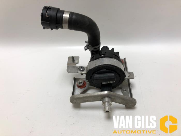 Gebruikte Waterpomp Porsche Taycan (Y1A) 4S Performance Prijs op aanvraag aangeboden door Van Gils Automotive
