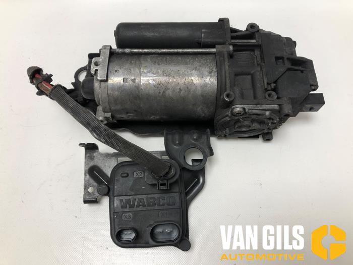 Gebruikte Compressor Porsche Taycan (Y1A) 4S Performance Prijs op aanvraag aangeboden door Van Gils Automotive