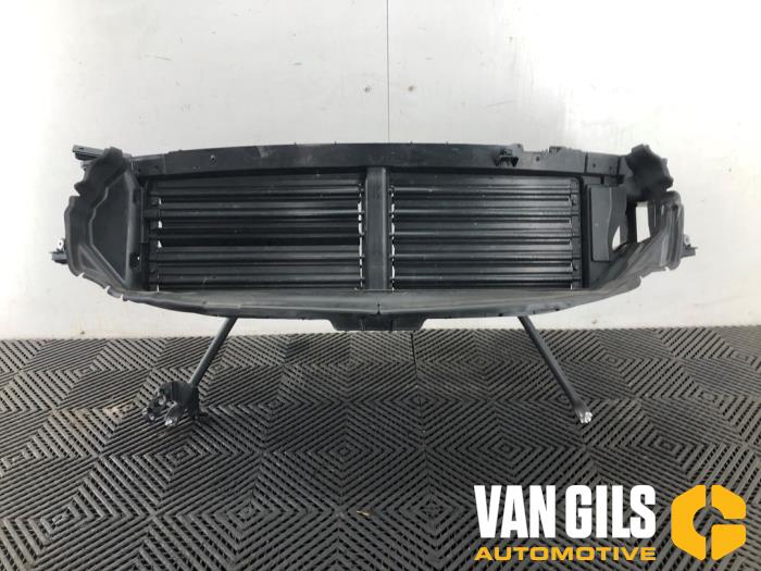 Gebruikte Voorfront Volvo XC60 II (UZ) 2.0 T6 16V Recharge, Twin Engine AWD Prijs op aanvraag aangeboden door Van Gils Automotive