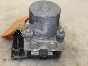 Gebruikte ABS Pomp Ford Mondeo III Wagon 2.0 TDCi 130 16V Prijs € 30,00 Margeregeling aangeboden door Van Gils Automotive