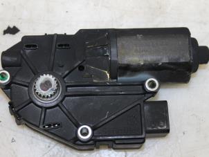 Gebruikte Ruitenwissermotor achter Volvo C70 (MC) 2.4 D5 20V Autom. Prijs € 66,00 Margeregeling aangeboden door Van Gils Automotive