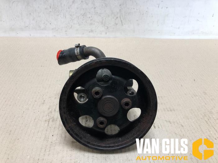 Gebruikte Pomp Servo Volkswagen Passat (3B3) 2.0 20V Prijs € 60,00 Margeregeling aangeboden door Van Gils Automotive