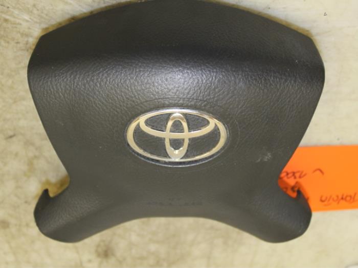Airbag links (Stuur) van een Toyota Avensis (T25/B1D) 2.0 16V D-4D 2004