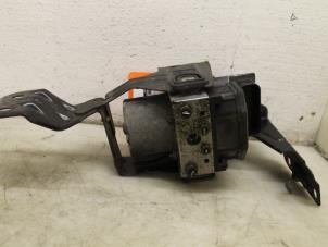 Gebruikte ABS Pomp Ford Mondeo III 1.8 16V Prijs € 75,00 Margeregeling aangeboden door Van Gils Automotive