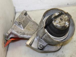 Gebruikte Motorsteun Mercedes CL (216) 5.5 CL-600 V12 36V Twin Turbo Prijs € 43,00 Margeregeling aangeboden door Van Gils Automotive